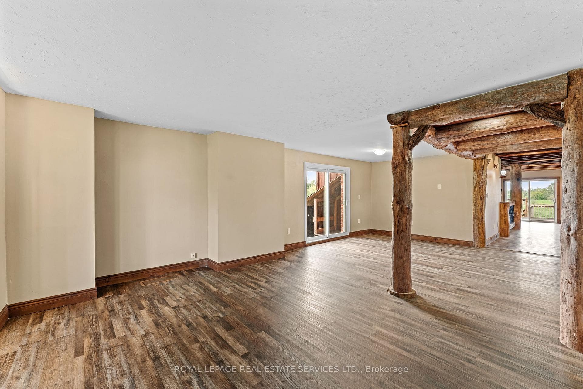 875 Collinson Road photo 9
