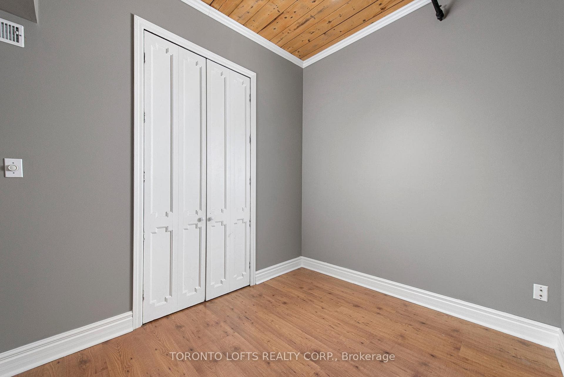 426 Queen Street Unit 405 photo 16