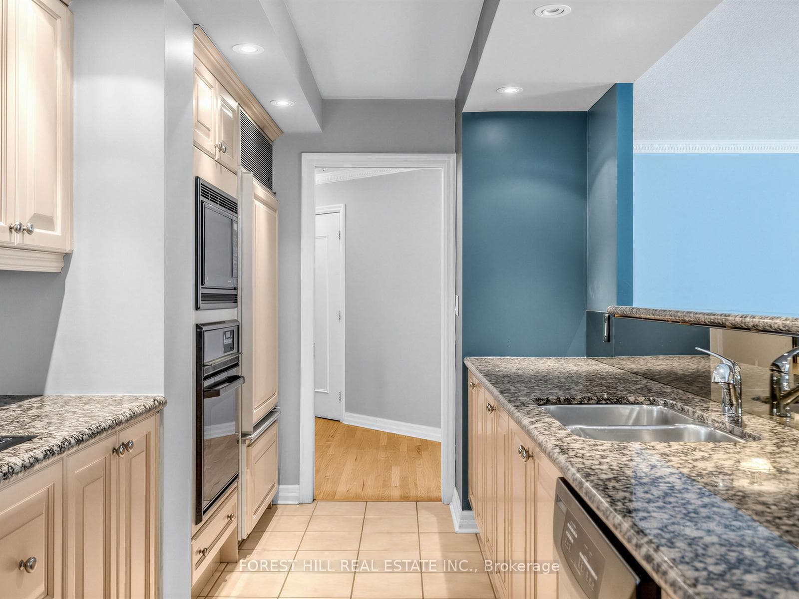 2727 Yonge Street Unit 412 photo 11