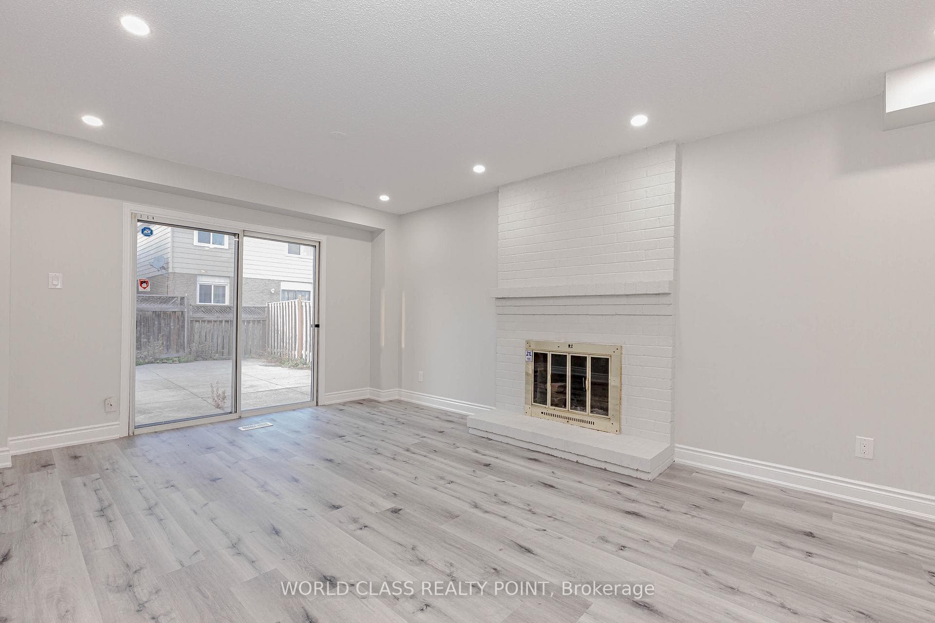76 Moffatt Avenue photo 15