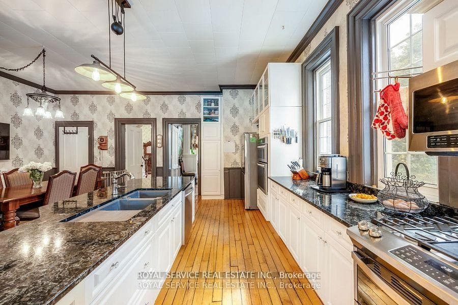 60 King Street photo 33