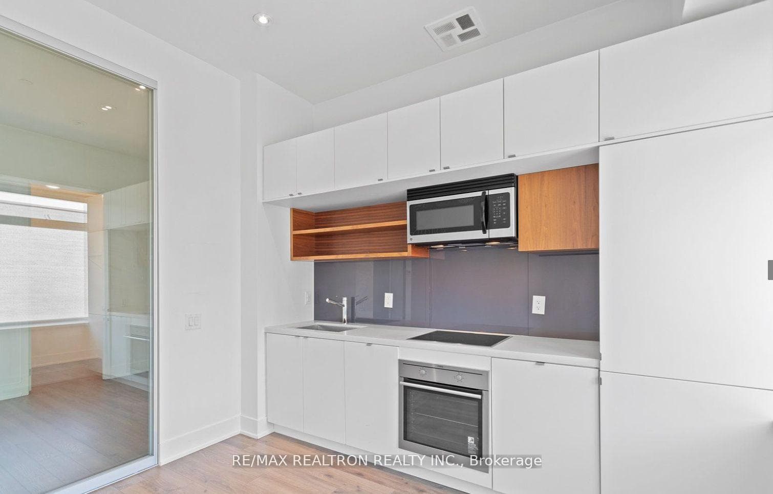 111 St Clair Avenue Unit 501 photo 3