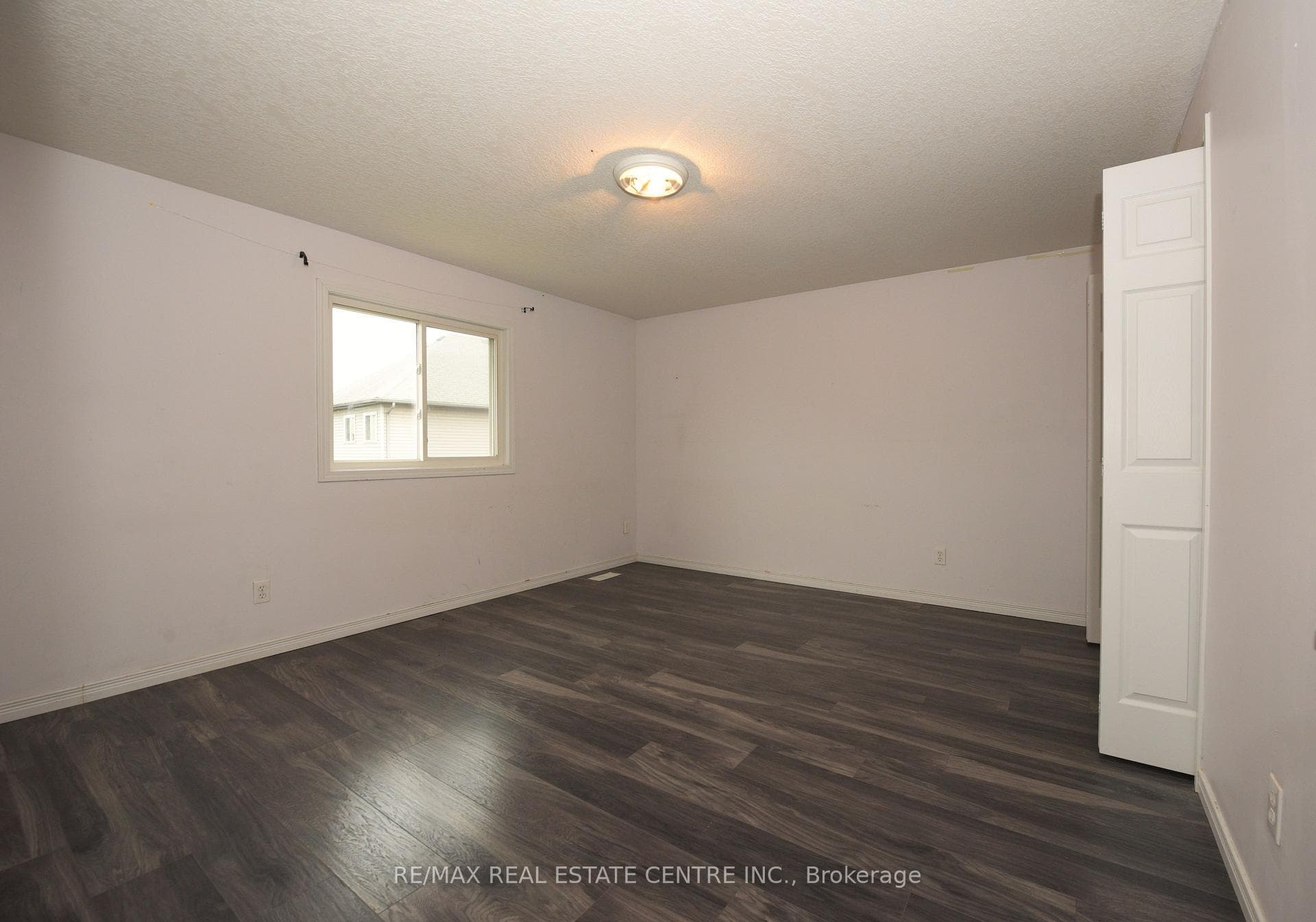 353 Westmeadow Drive photo 13