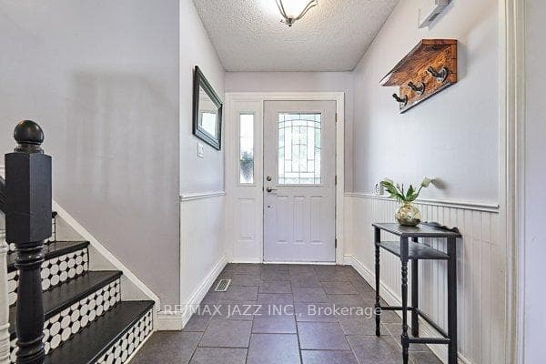 151 Guthrie Crescent photo 3