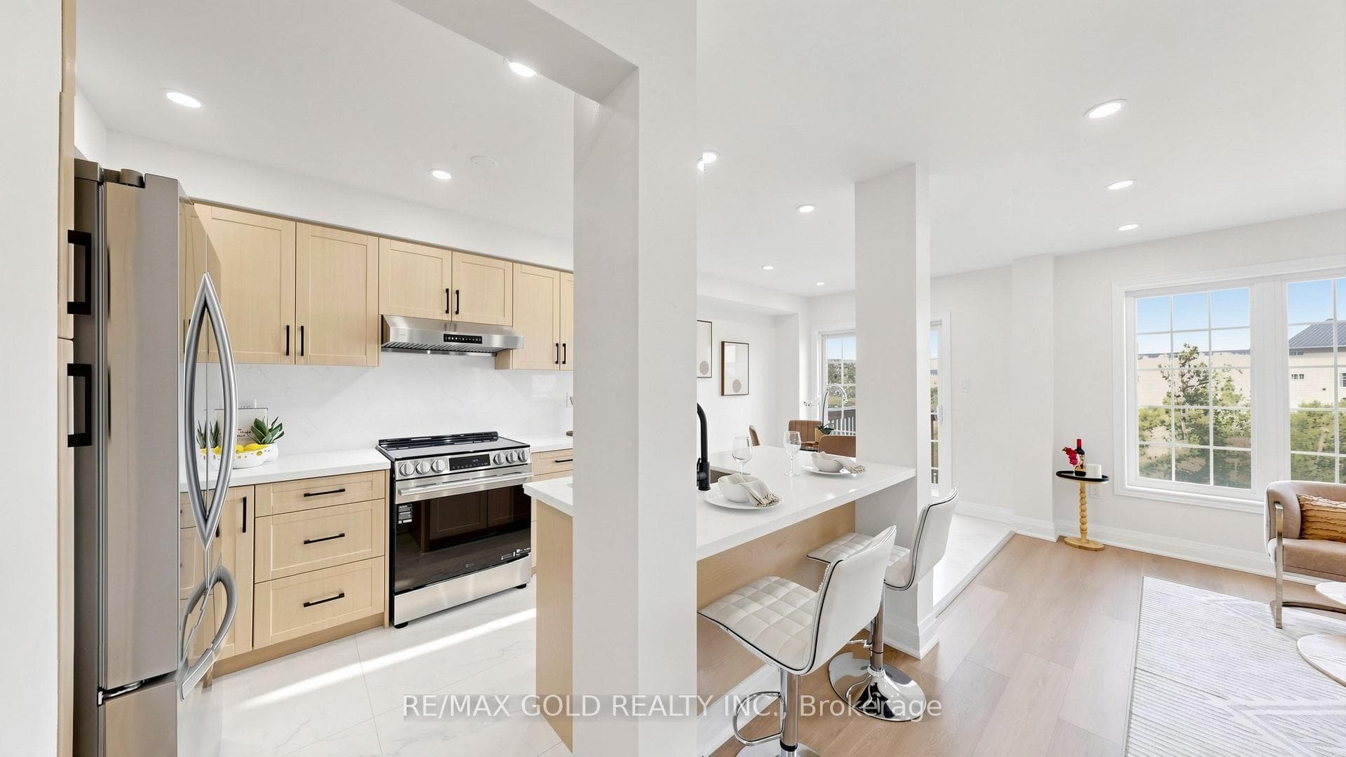 9 Edgewater Court photo 12
