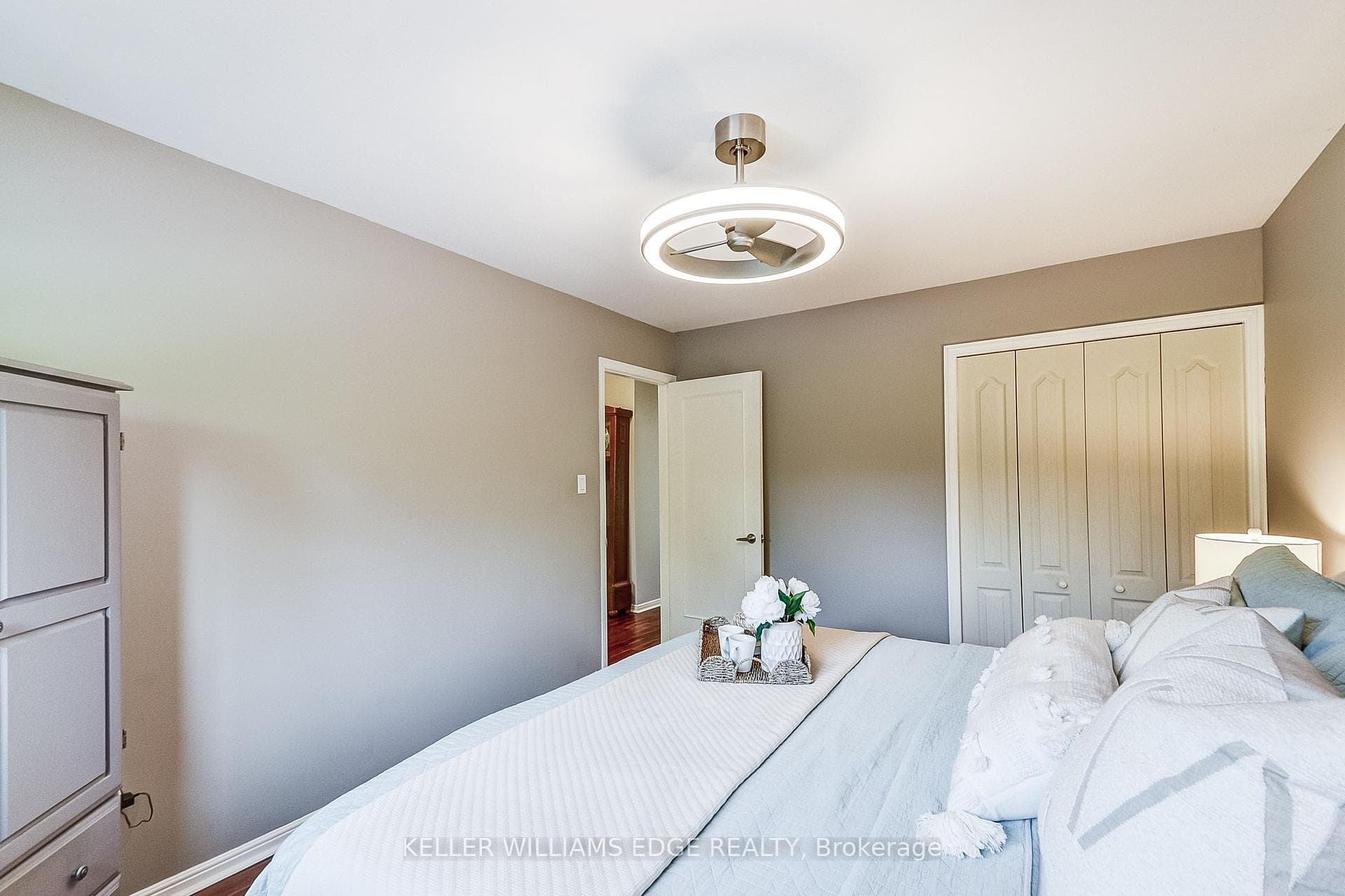 5203 Broughton Crescent photo 18