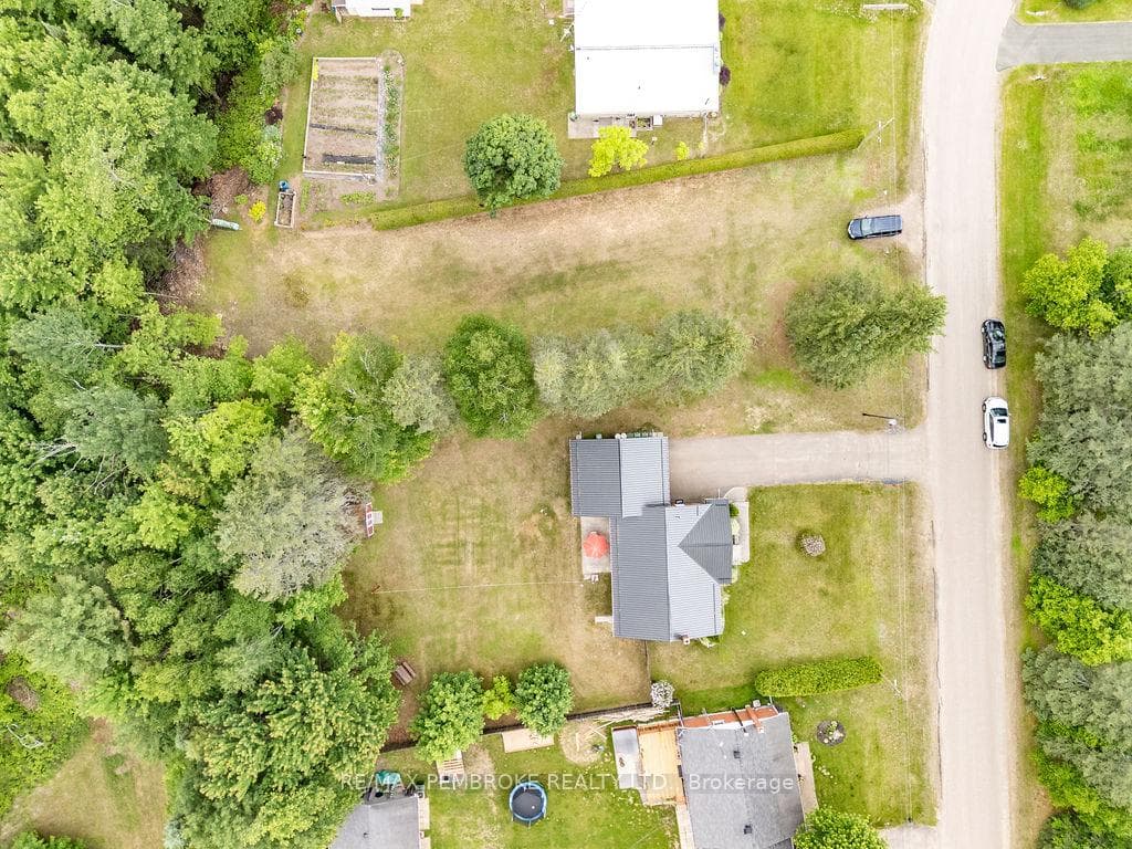 92 Ken Avenue photo 6