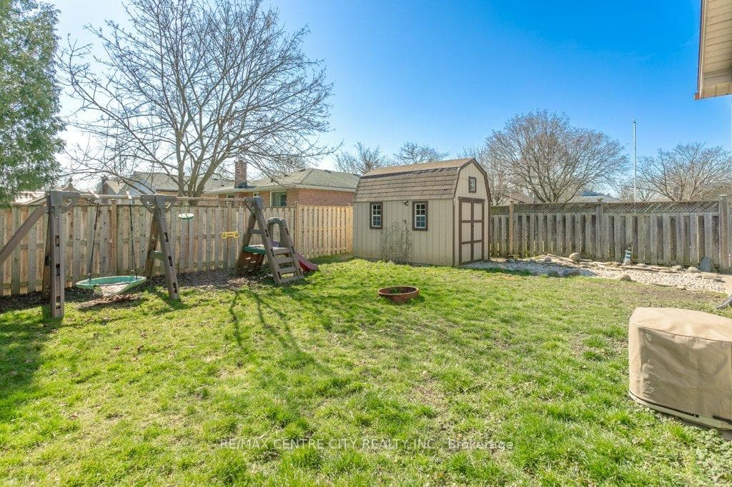 3 Camelot Crescent photo 36