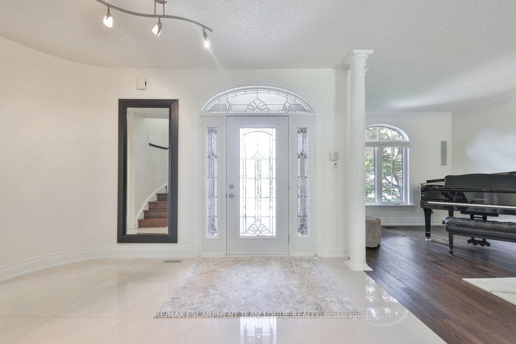 2070 Country Club Drive photo 3