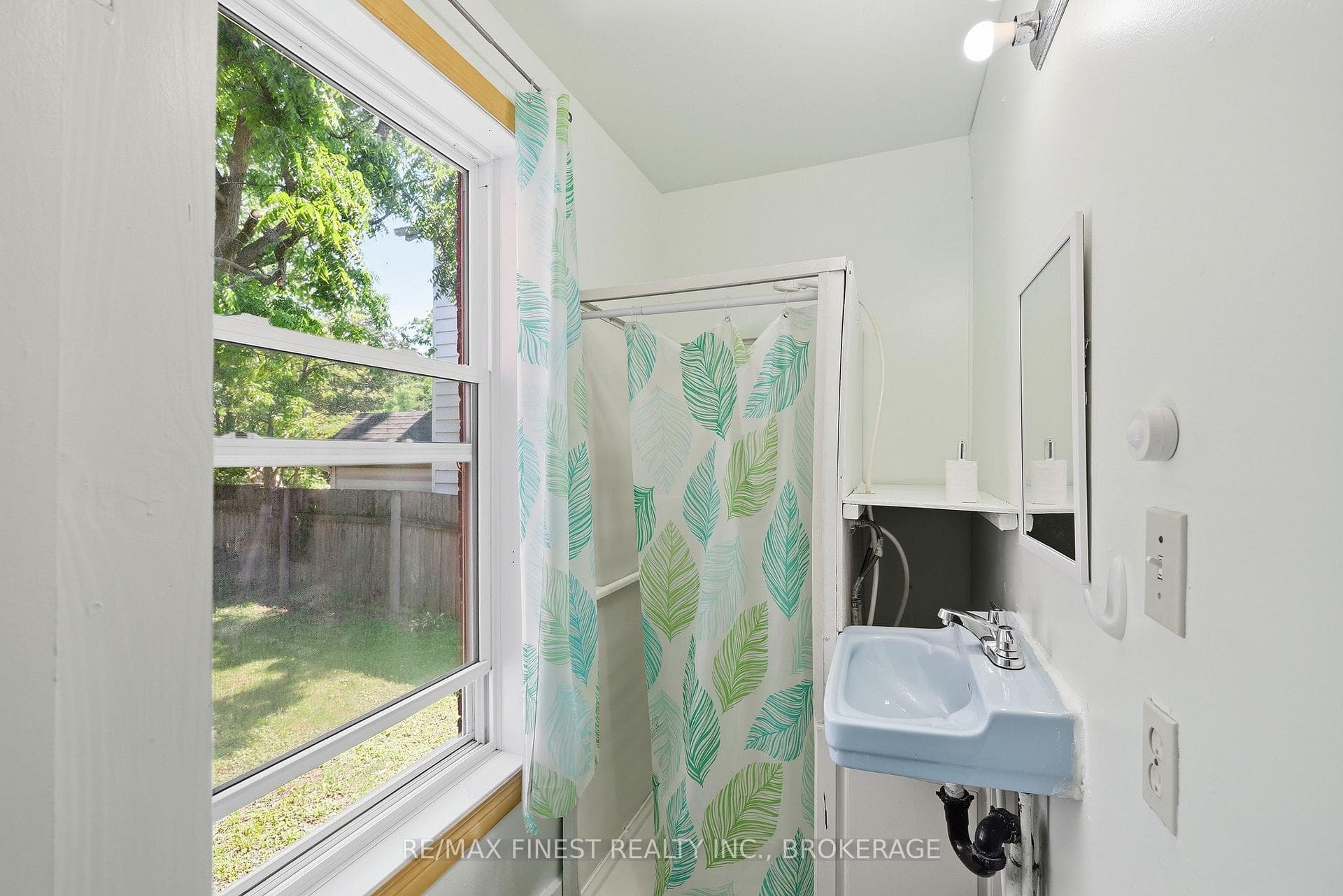 445 Albert Street photo 14