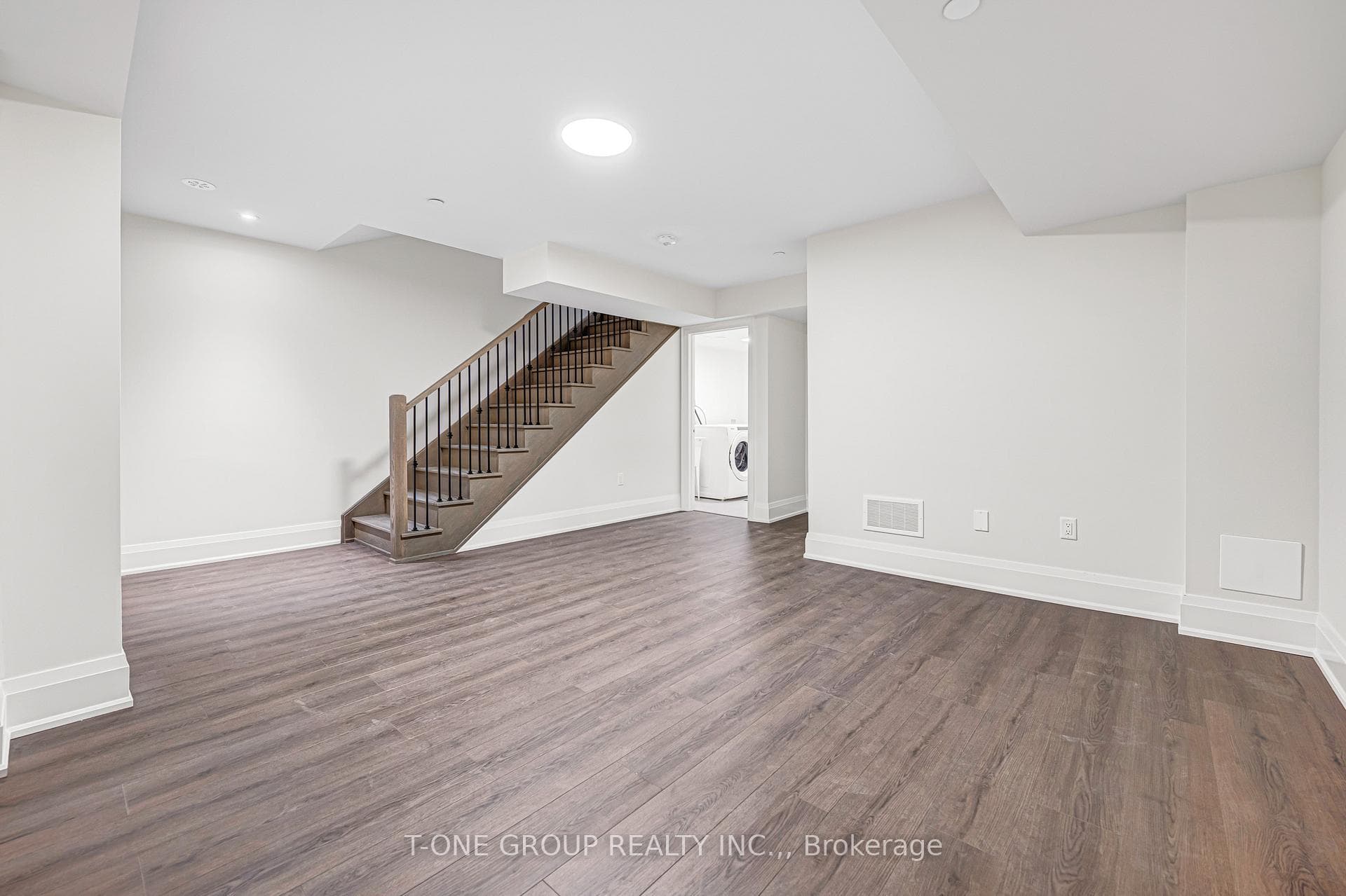 106 Grimsby Lane photo 48