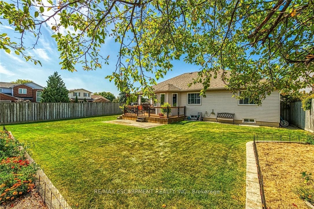 35 Highland Boulevard photo 38