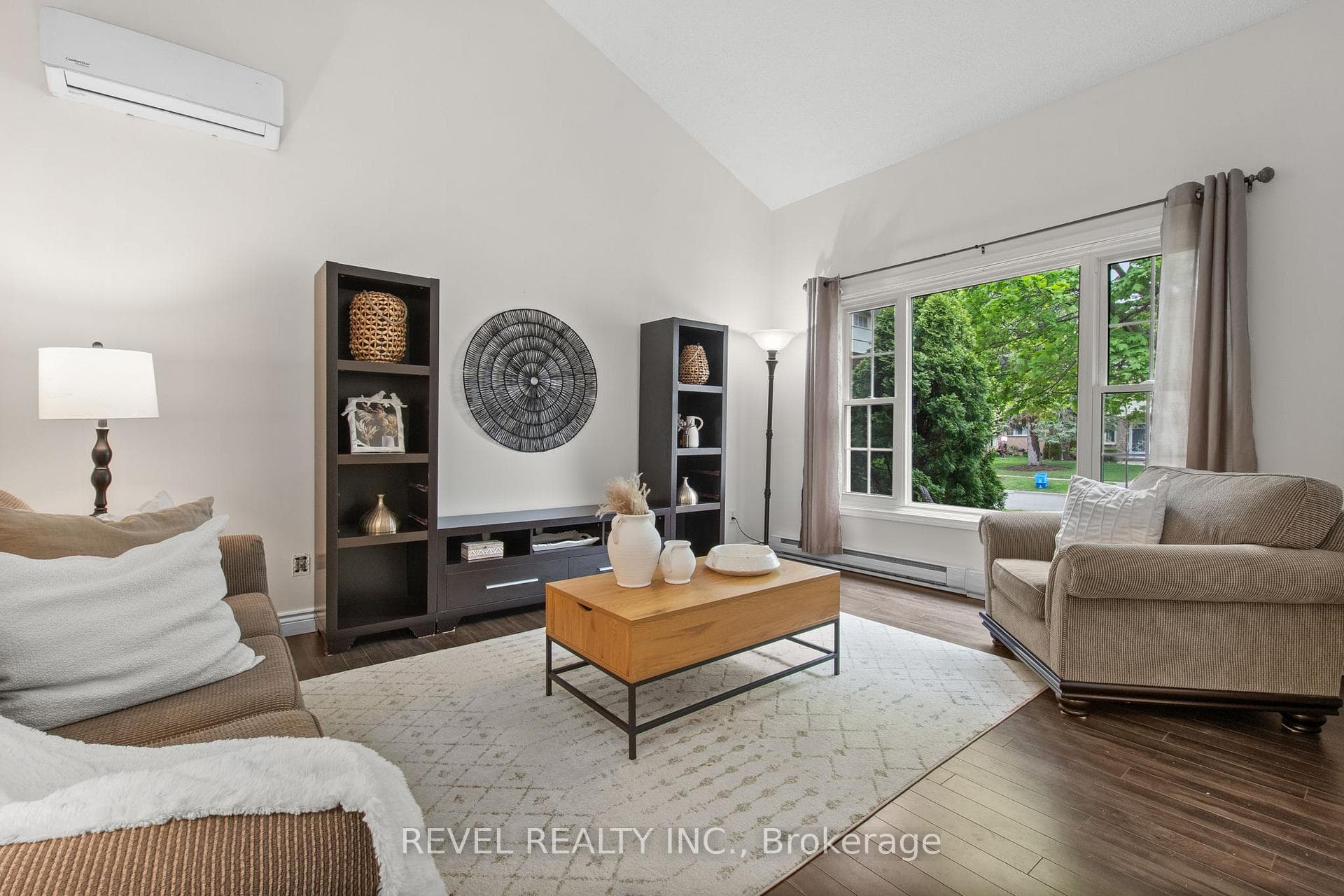 545 Charrington Avenue photo 8