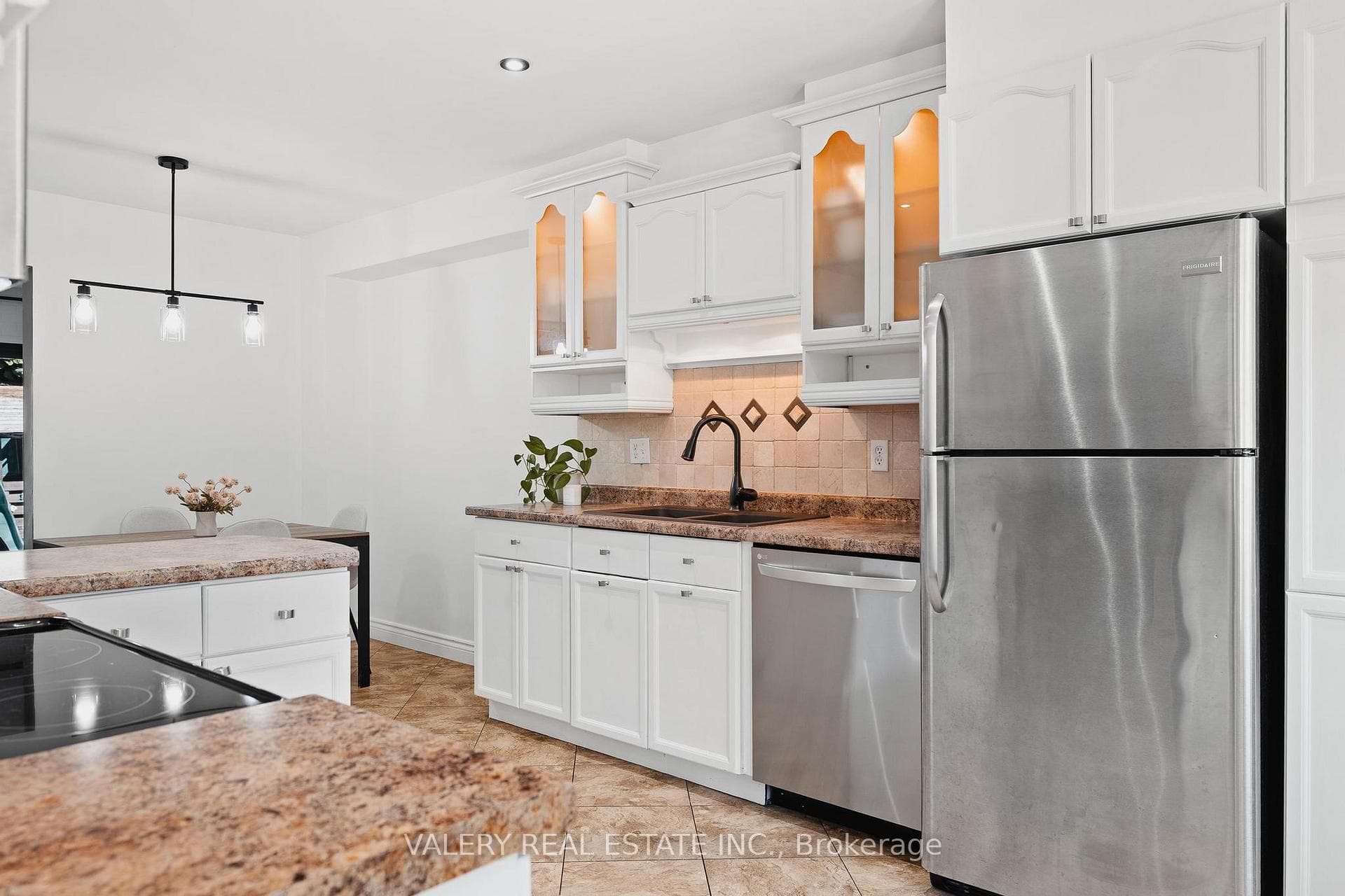82 Knowles Drive photo 8