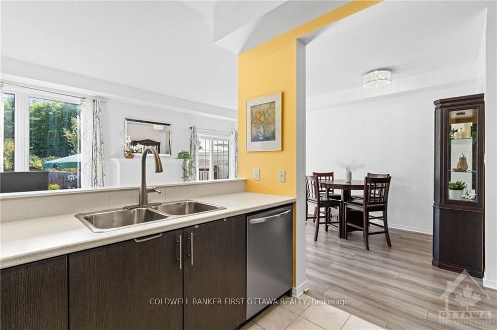 162 LARAMIE Crescent photo 8