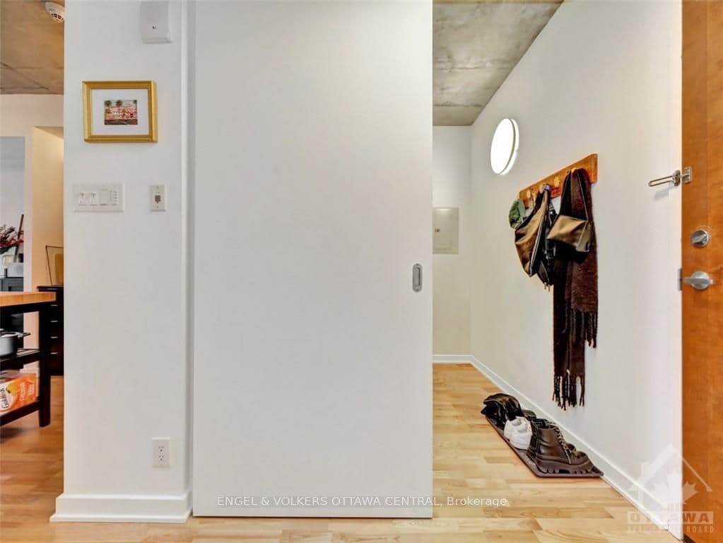 324 LAURIER Avenue Unit 705 photo 5
