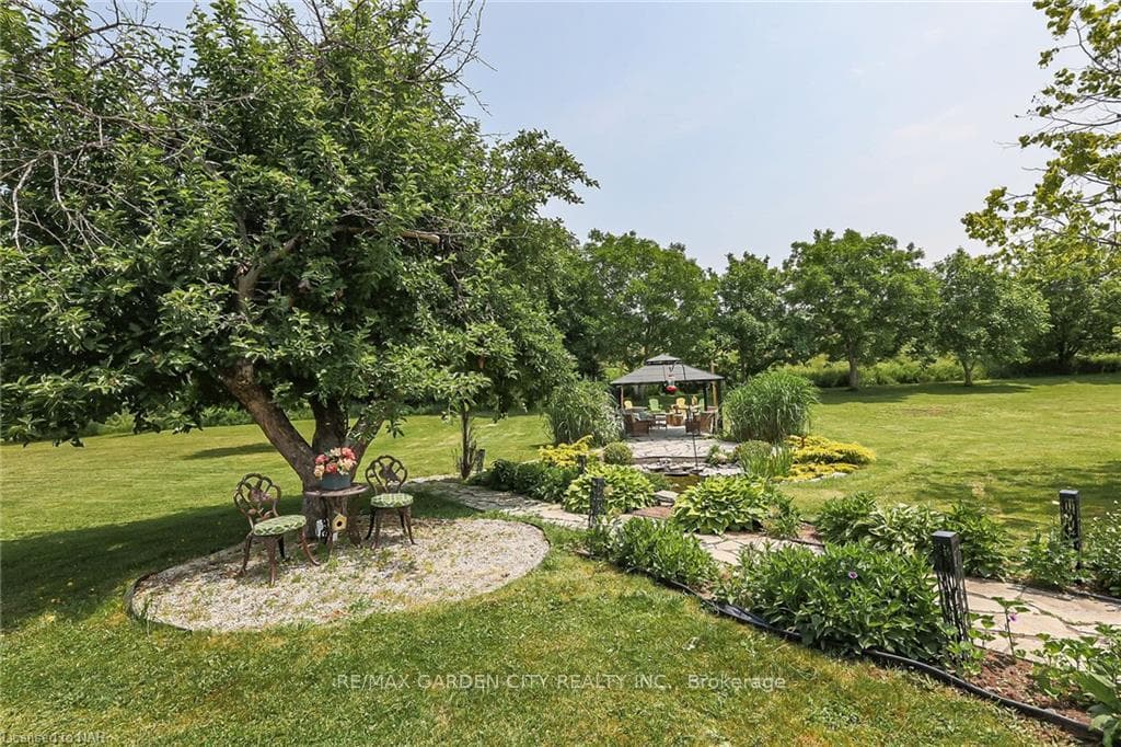 2374 Mewburn Road photo 8