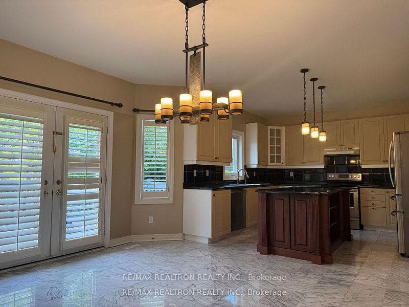 21 Goldring Crescent photo 8