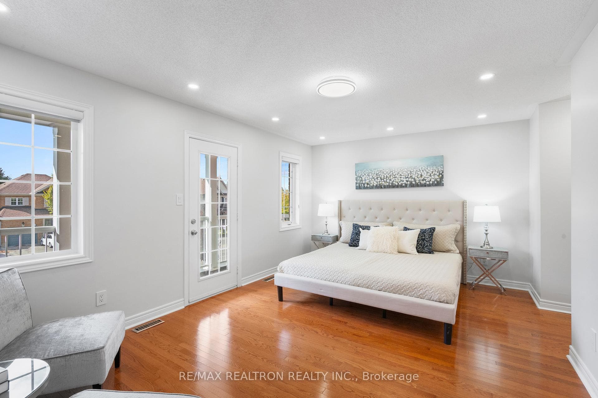 91 Gateway Drive Unit Main photo 28