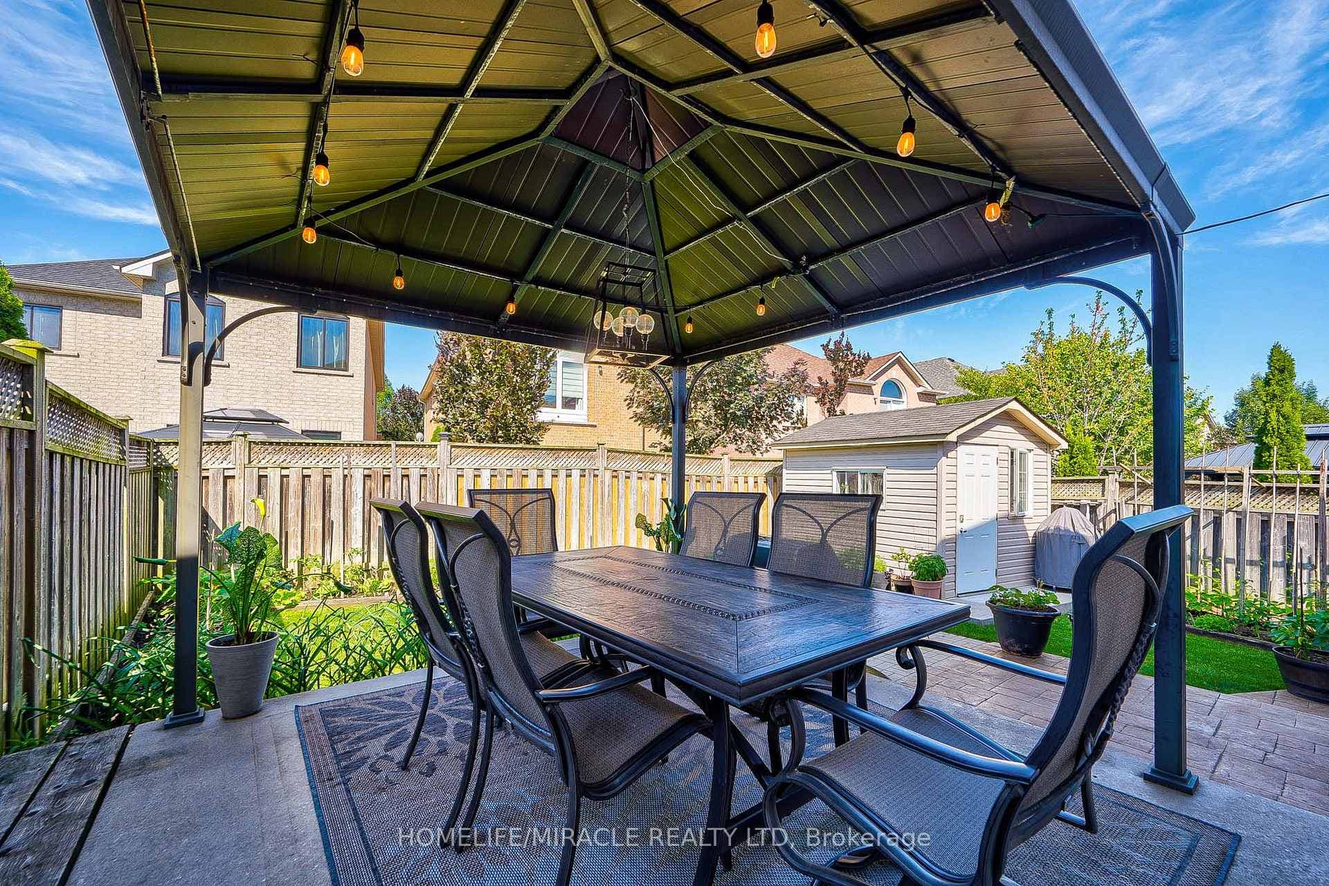 71 Martina Crescent photo 38