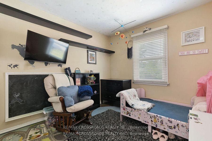 588 Brimley Road photo 11