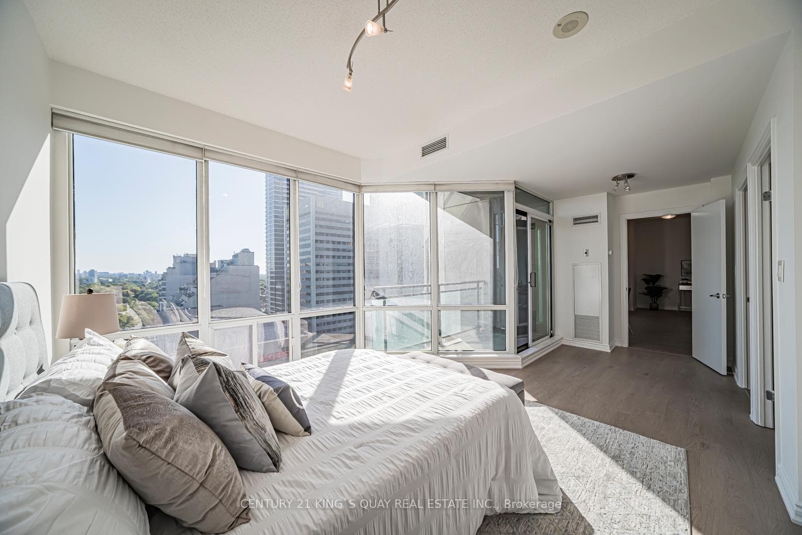 300 Bloor Street Unit 2004 photo 19
