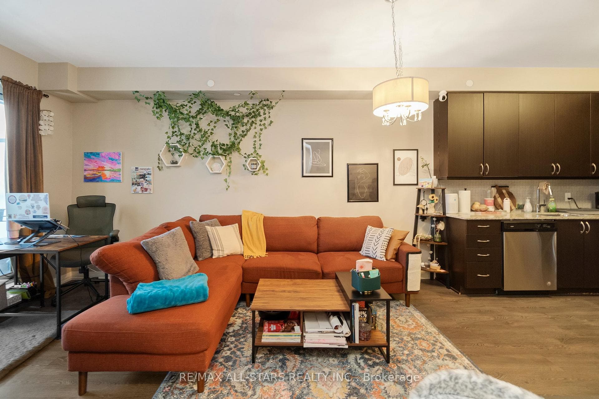 Open concept living/dining & kitchen.