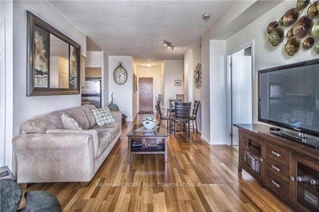 219 Fort York Boulevard Unit 3707 photo 7