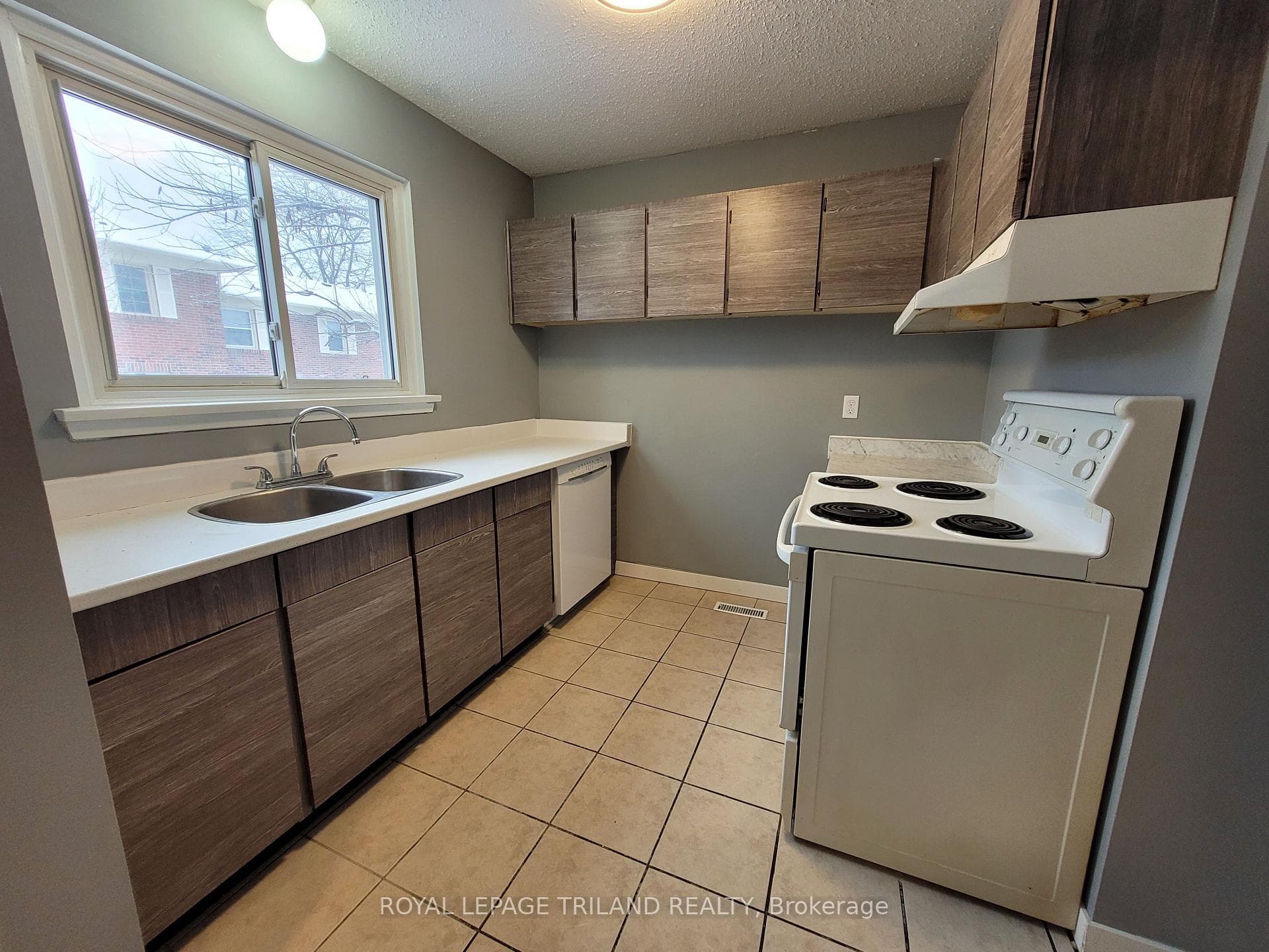 358 Homestead Court Unit 7 photo 6