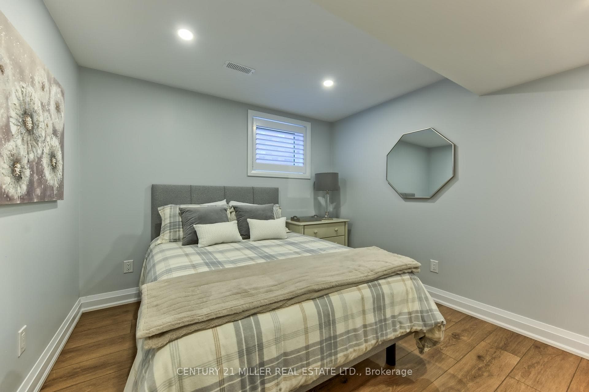 108 Winston Street photo 27