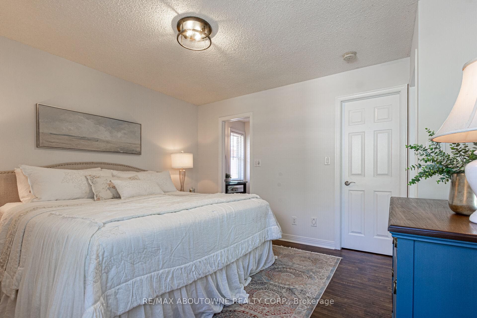 1227 Nathaniel Crescent photo 12