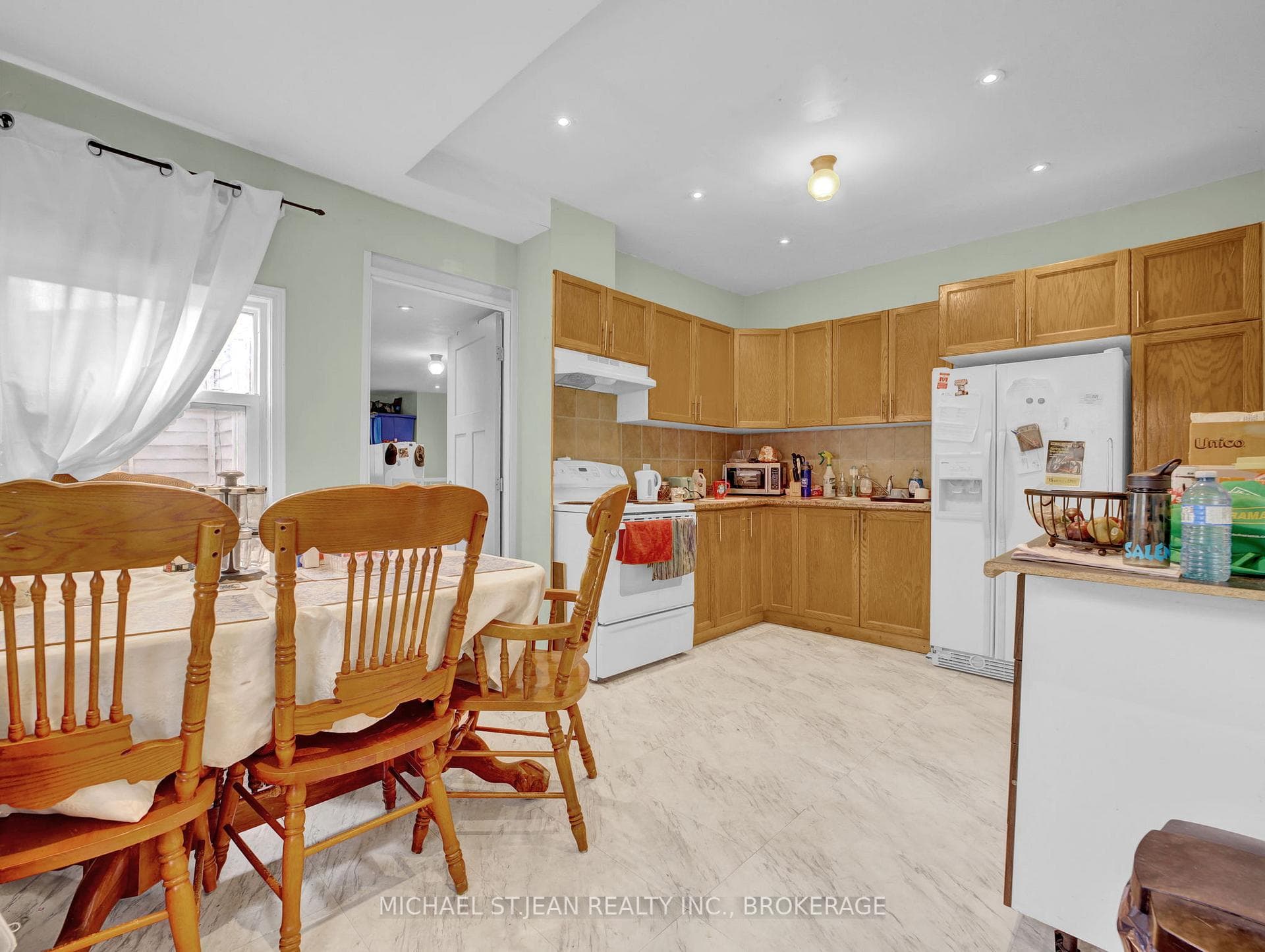 110 Emerald Street photo 9