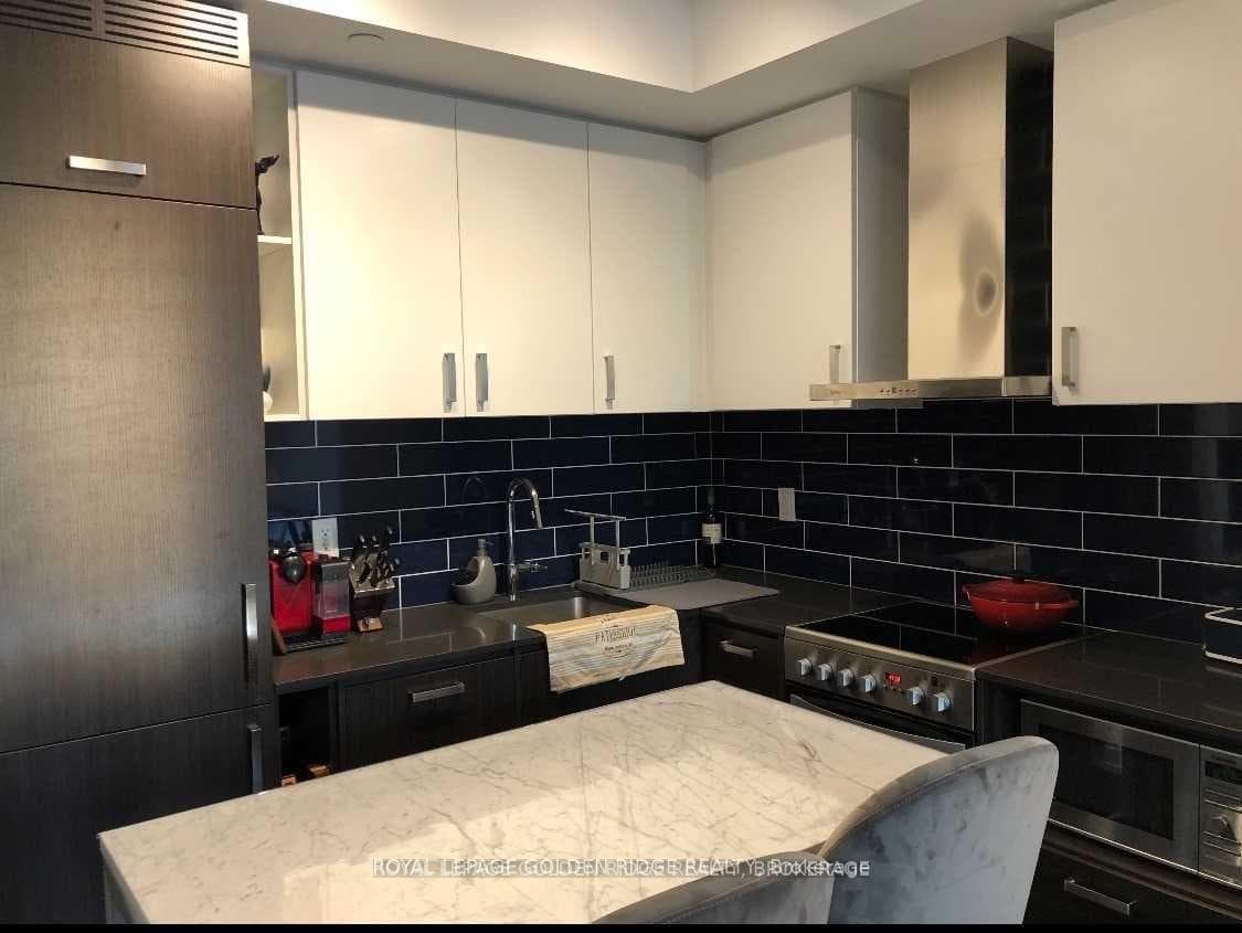 125 Redpath Avenue Unit 3207 photo 4