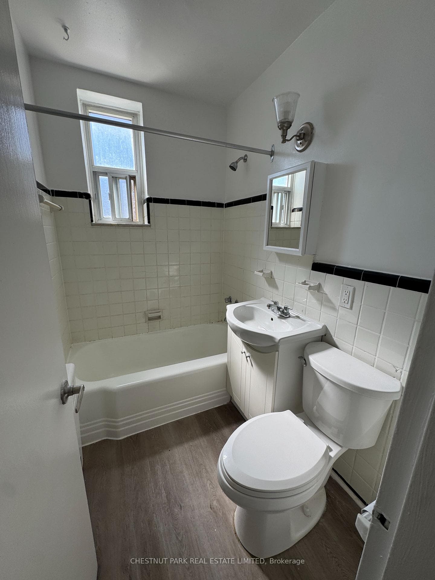 15 Anglesey Boulevard Unit 212 photo 7