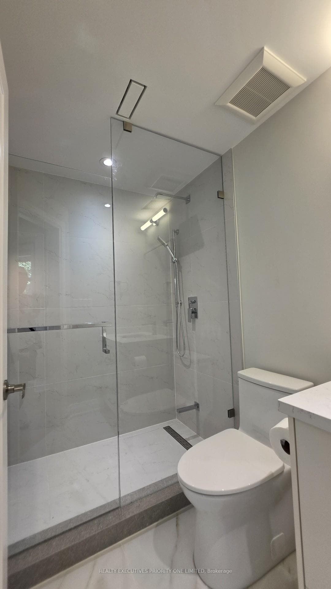 10 Lascelles Boulevard Unit Main photo 9