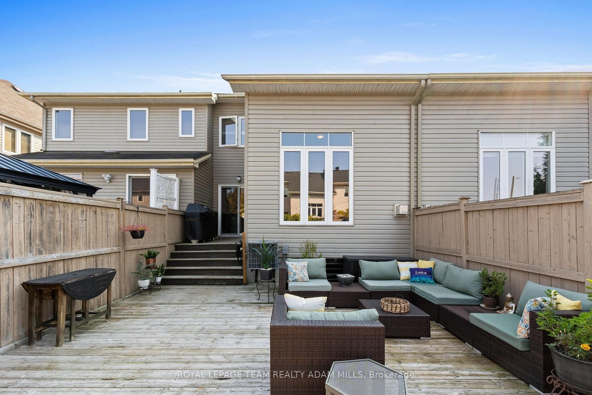 2043 Melette Crescent photo 27