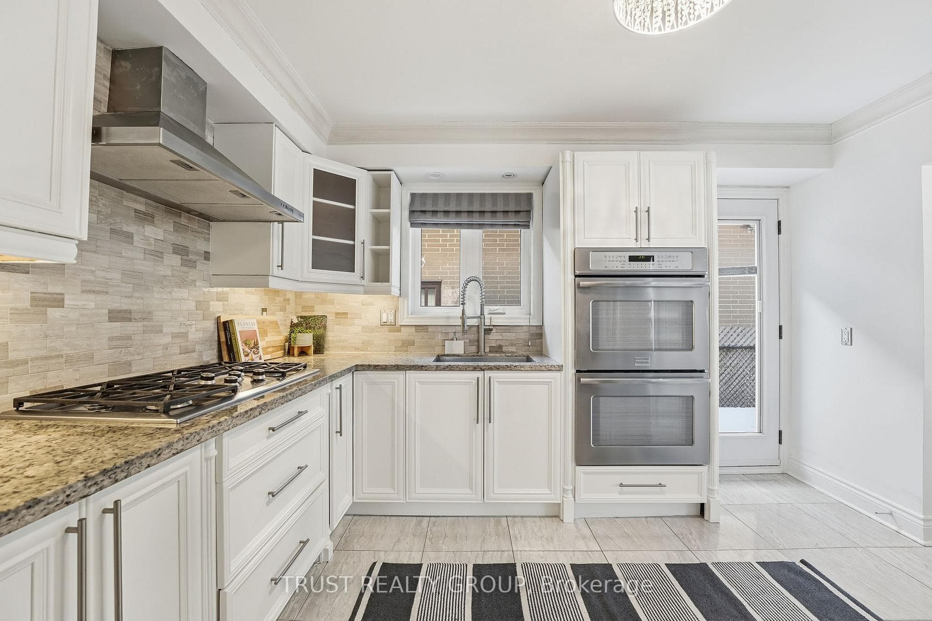 9 Del Ria Drive photo 15