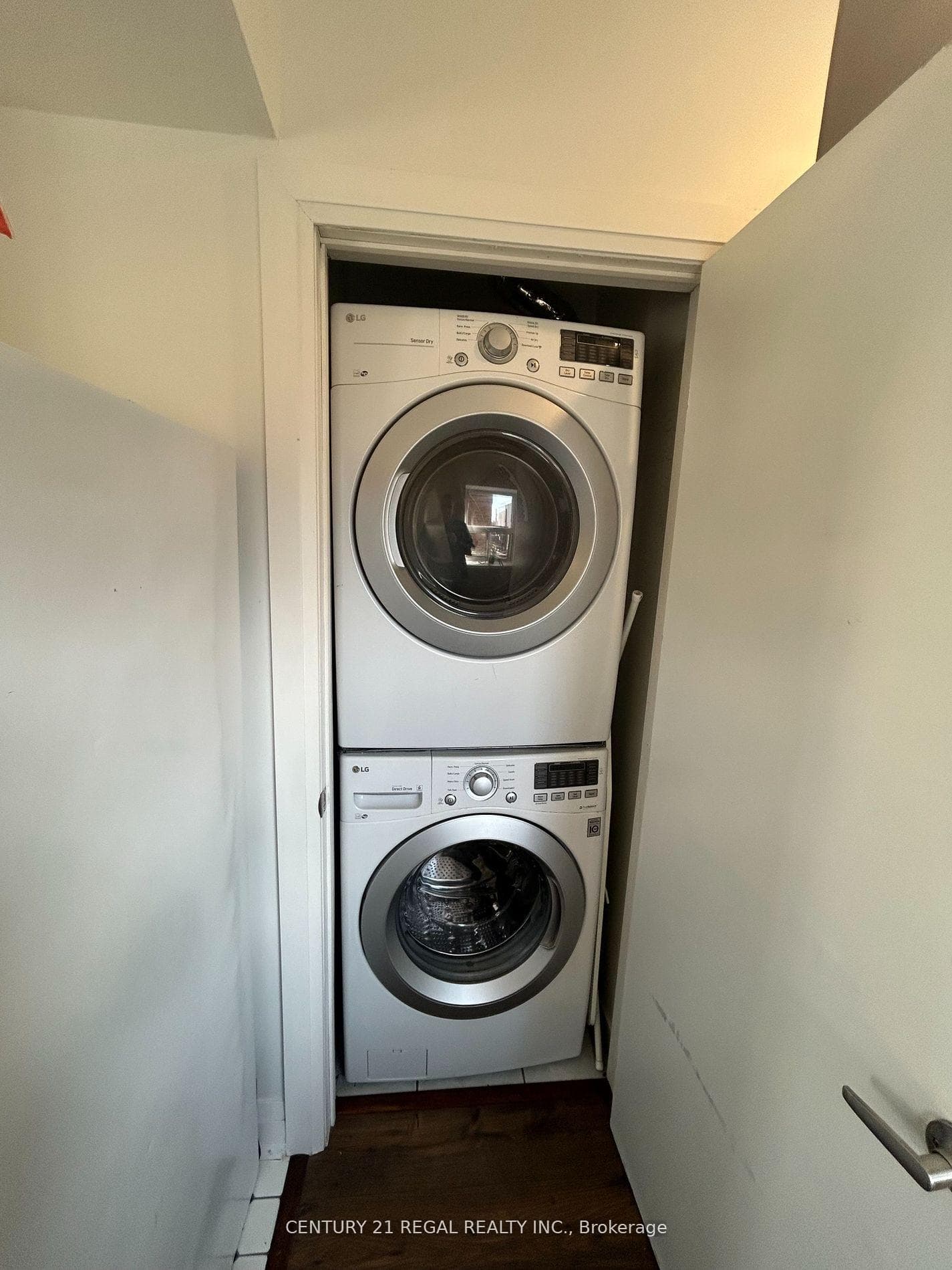 1597 DUNDAS Street Unit #1 photo 9