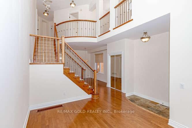 3368 Hayhurst Crescent photo 3
