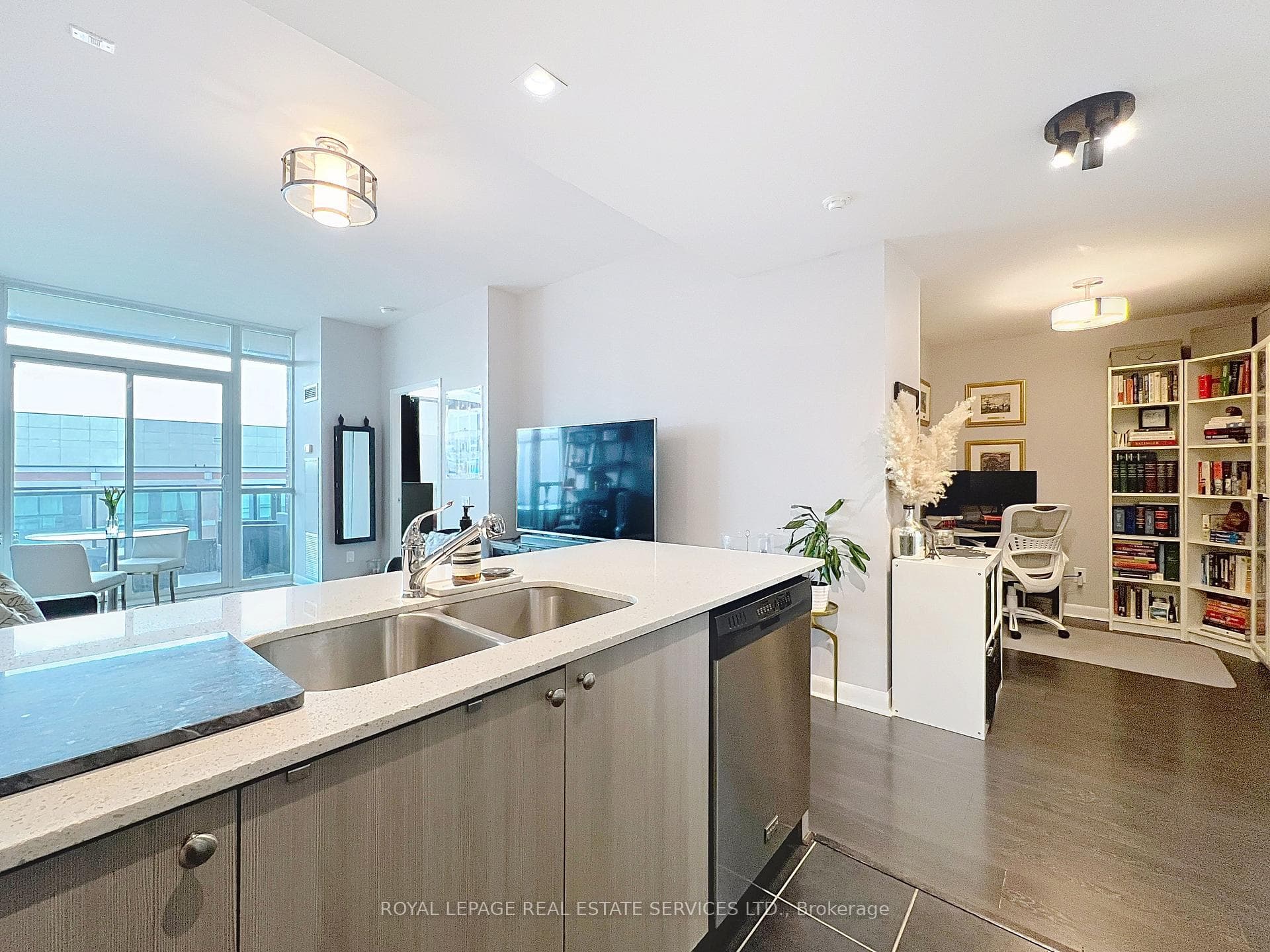 525 Wilson Avenue Unit 1010 photo 8