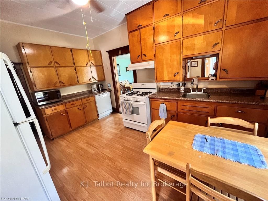 129 HINCKS Street photo 7