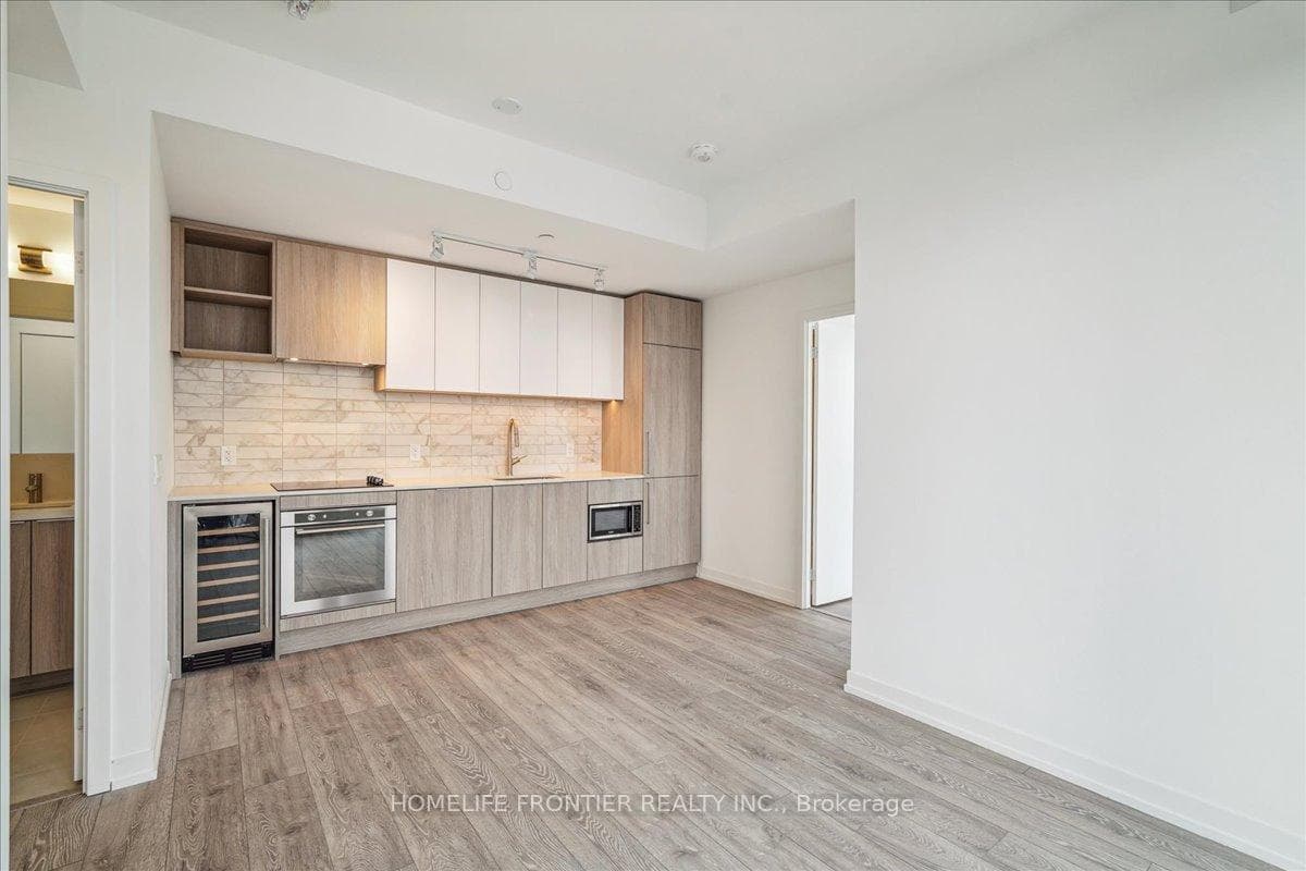 2020 Bathurst Street Unit 1916 photo 14