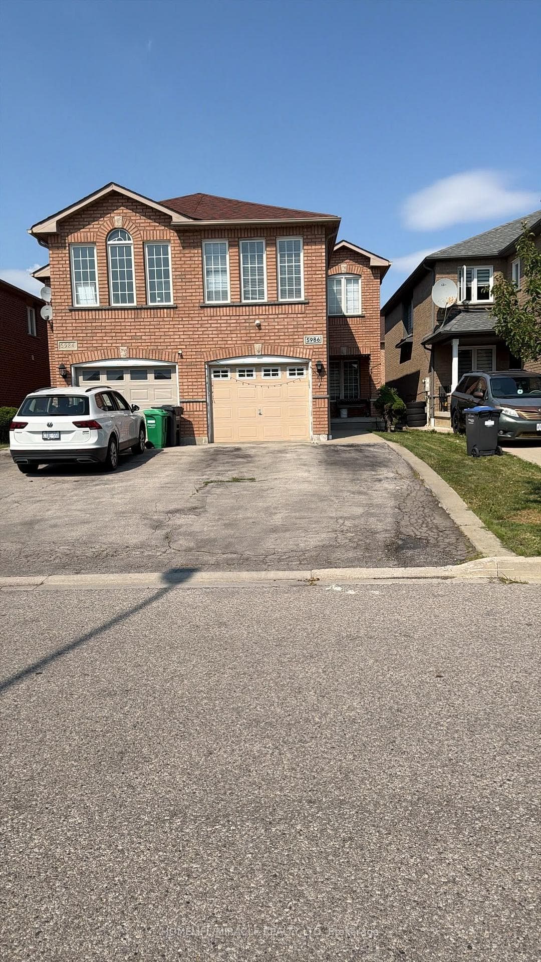 5986 Gant Crescent photo 1