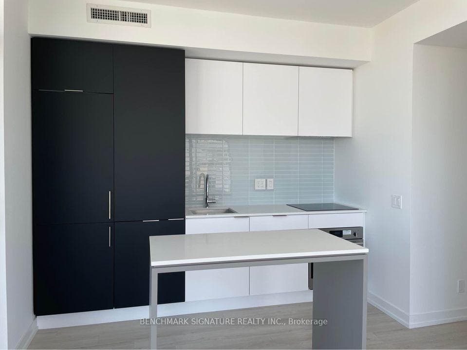 33 Helendale Avenue Unit 2303 photo 2