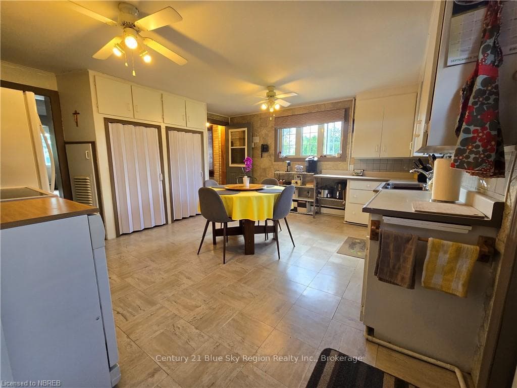 71 BAIN Avenue photo 3