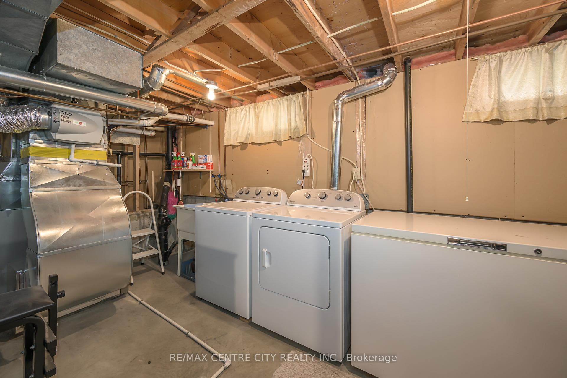 1003 Jalna Boulevard photo 27