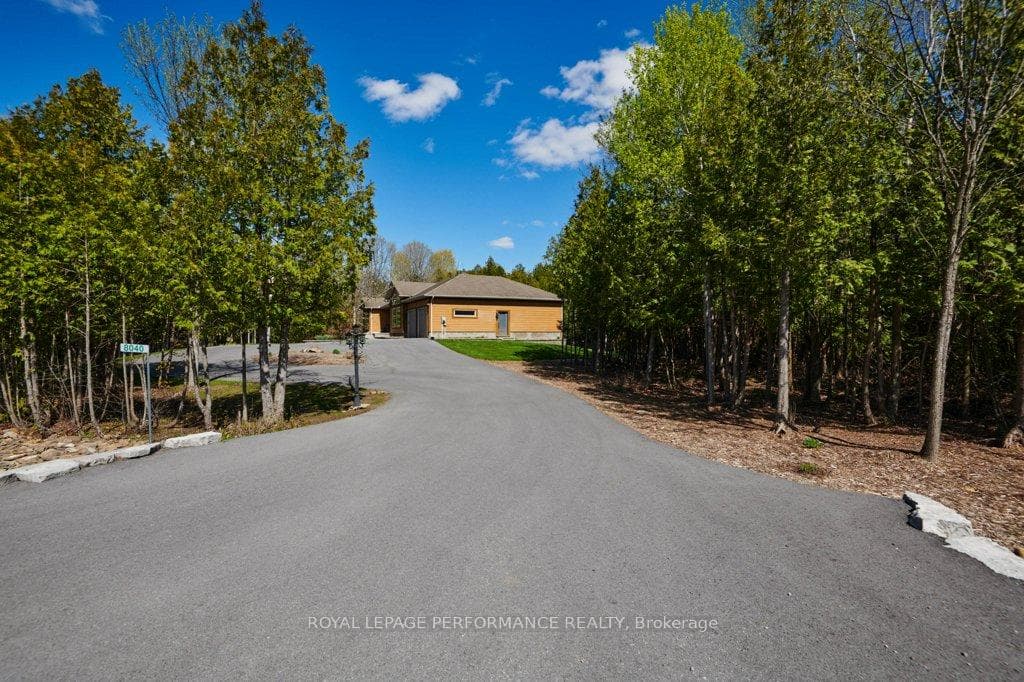 8040 Iveson Drive photo 3
