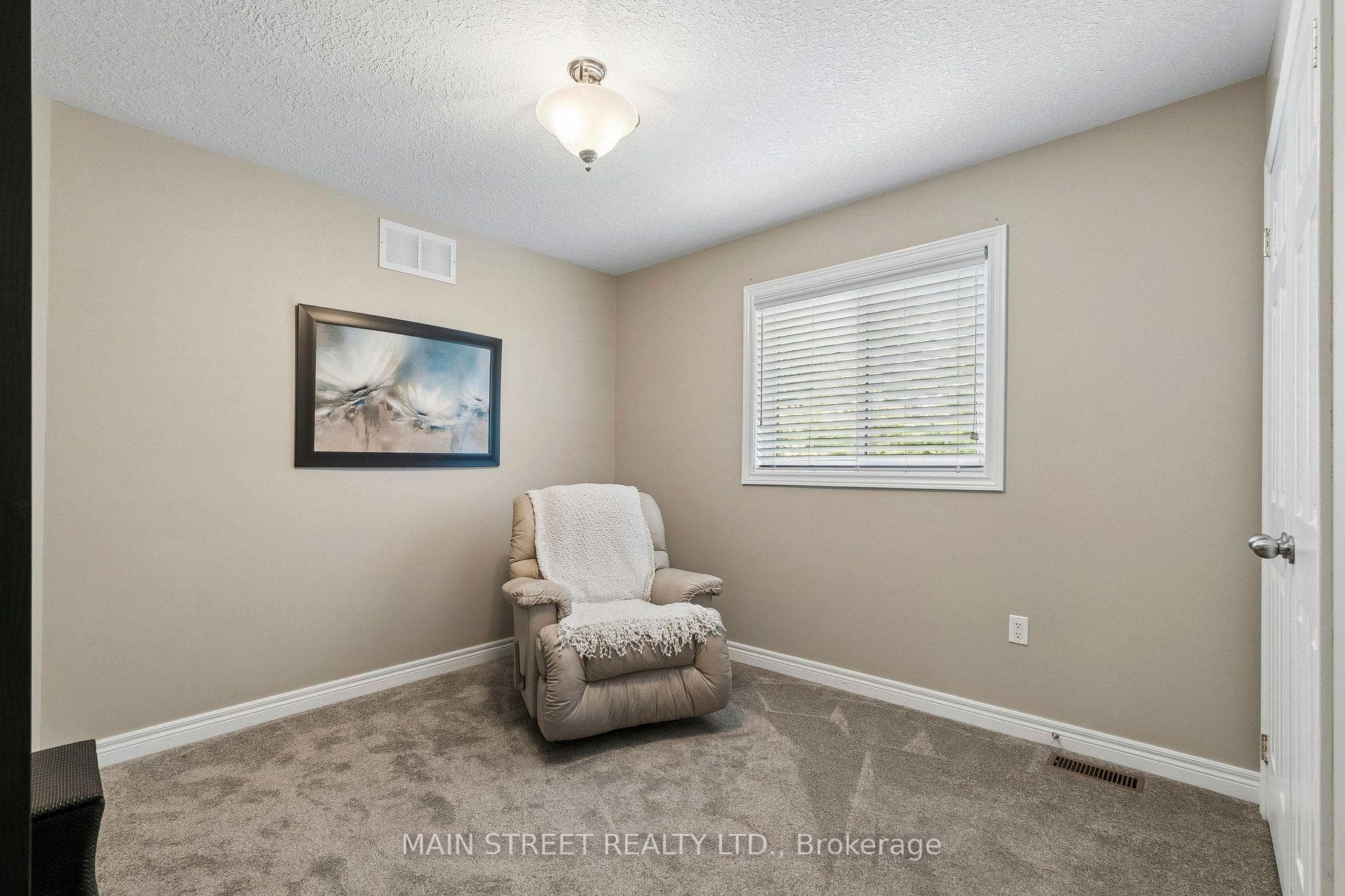 33 HIGHCASTLE Avenue photo 14
