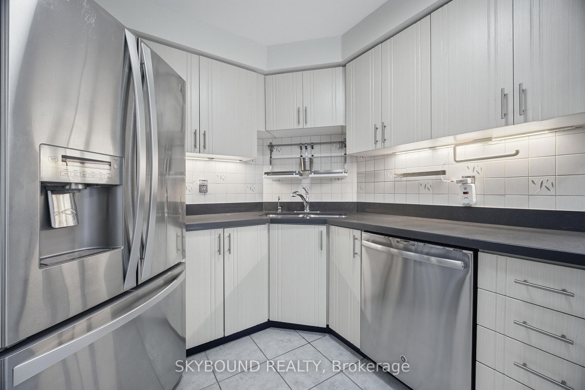 3906 Zenith Court photo 14