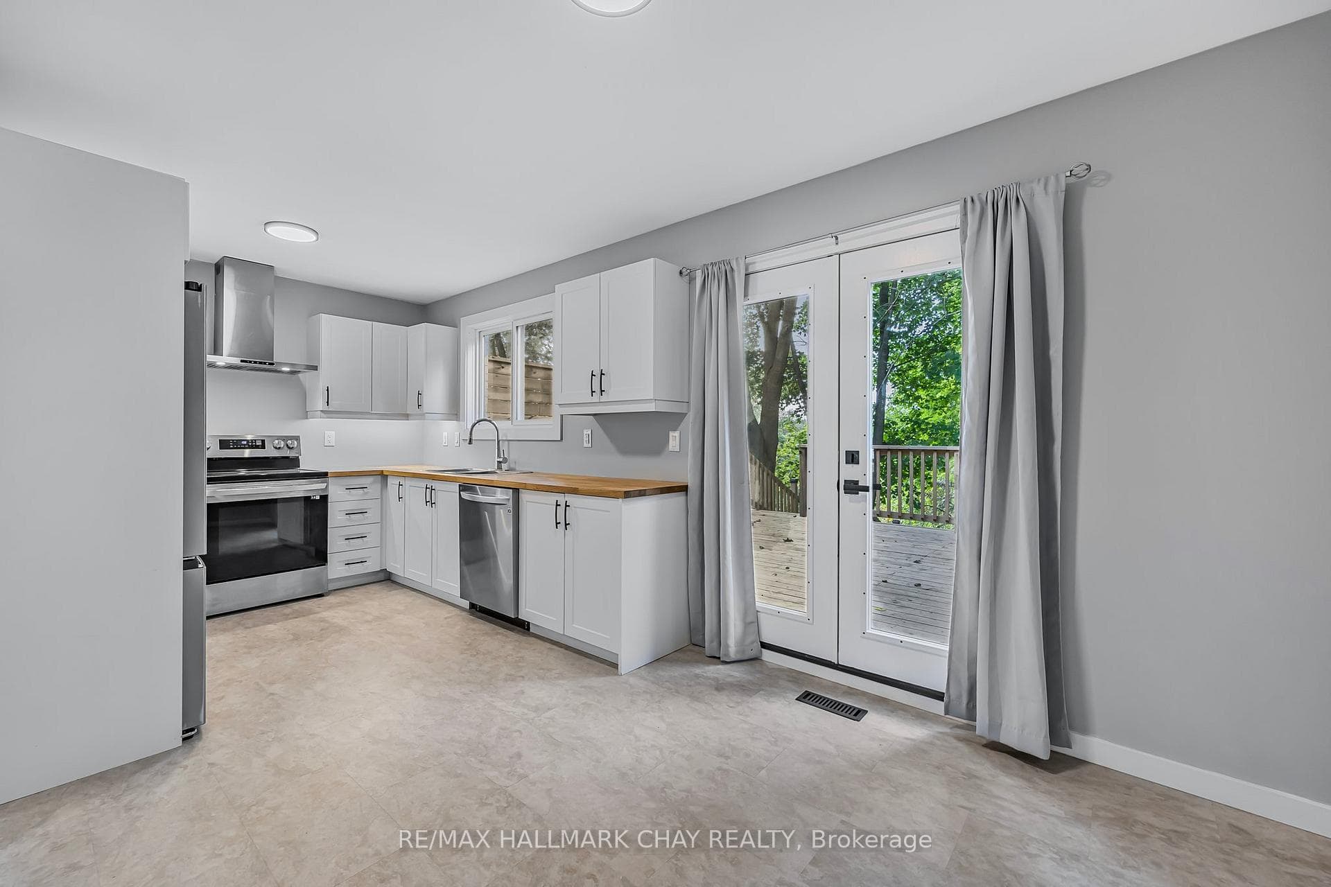 667 Mountview Place Unit Upper photo 11